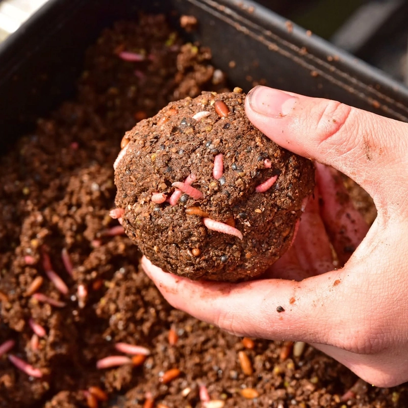 Dynamite Baits Frenzied Hemp Worm Groundbait 900g